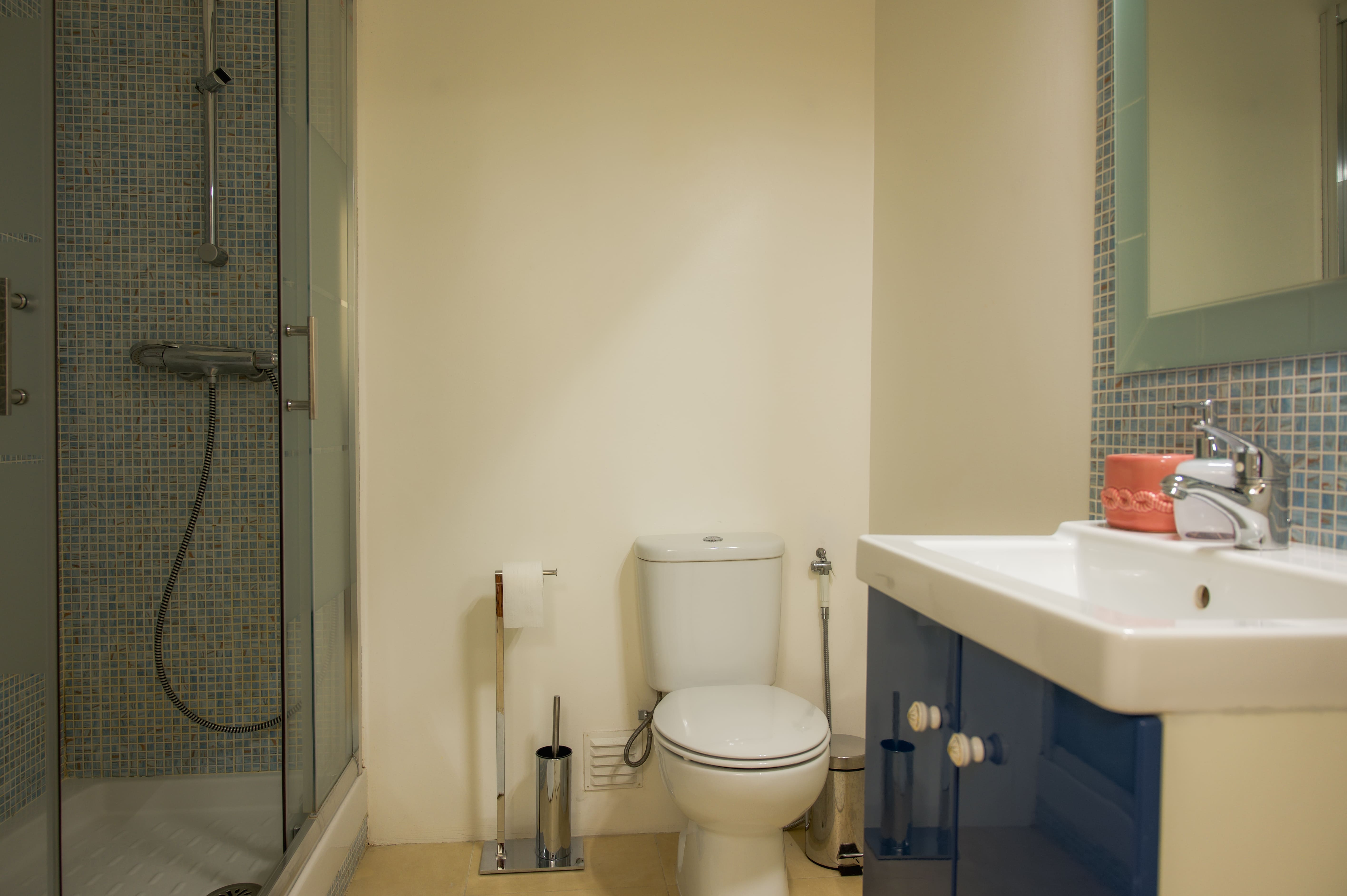 Avenue Apartment - Image 6